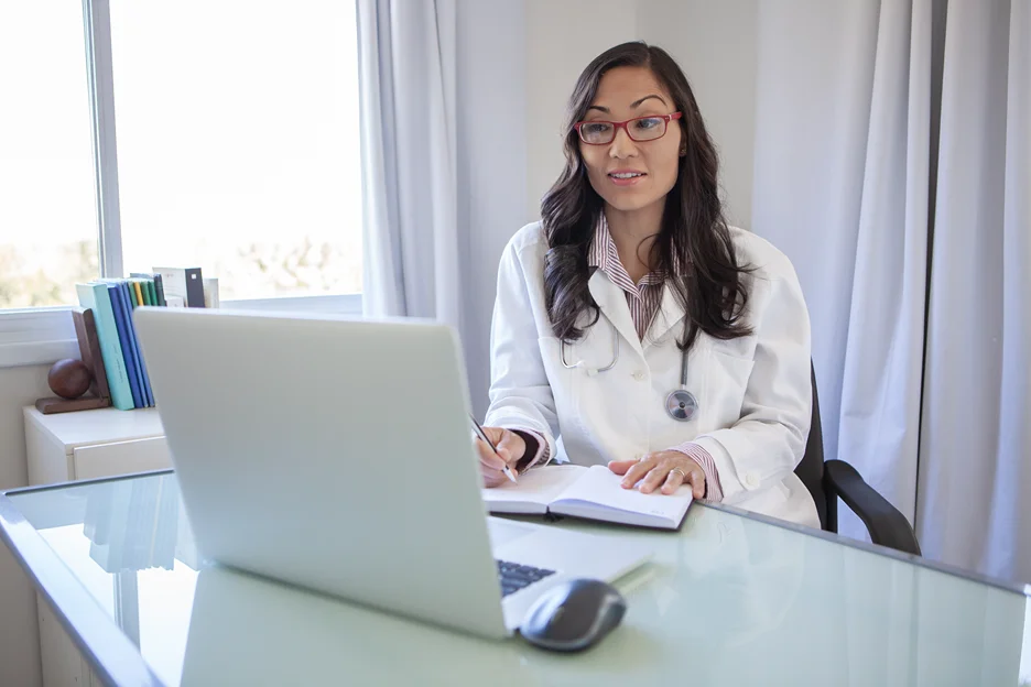 medical doctor document patient's health record from emr