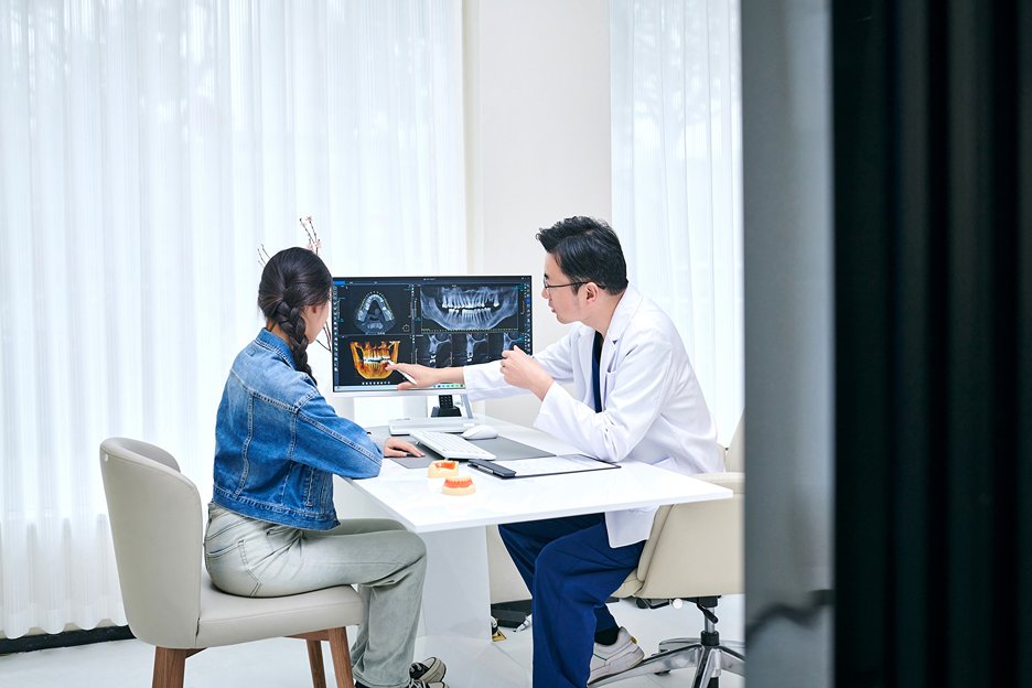 A medical doctor showing medical results to patient using computer